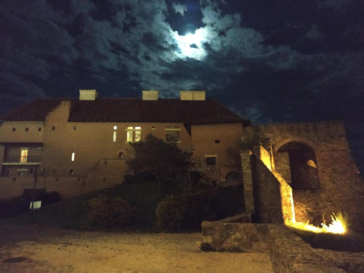 Štúrovo Apartman One To One מראה חיצוני תמונה